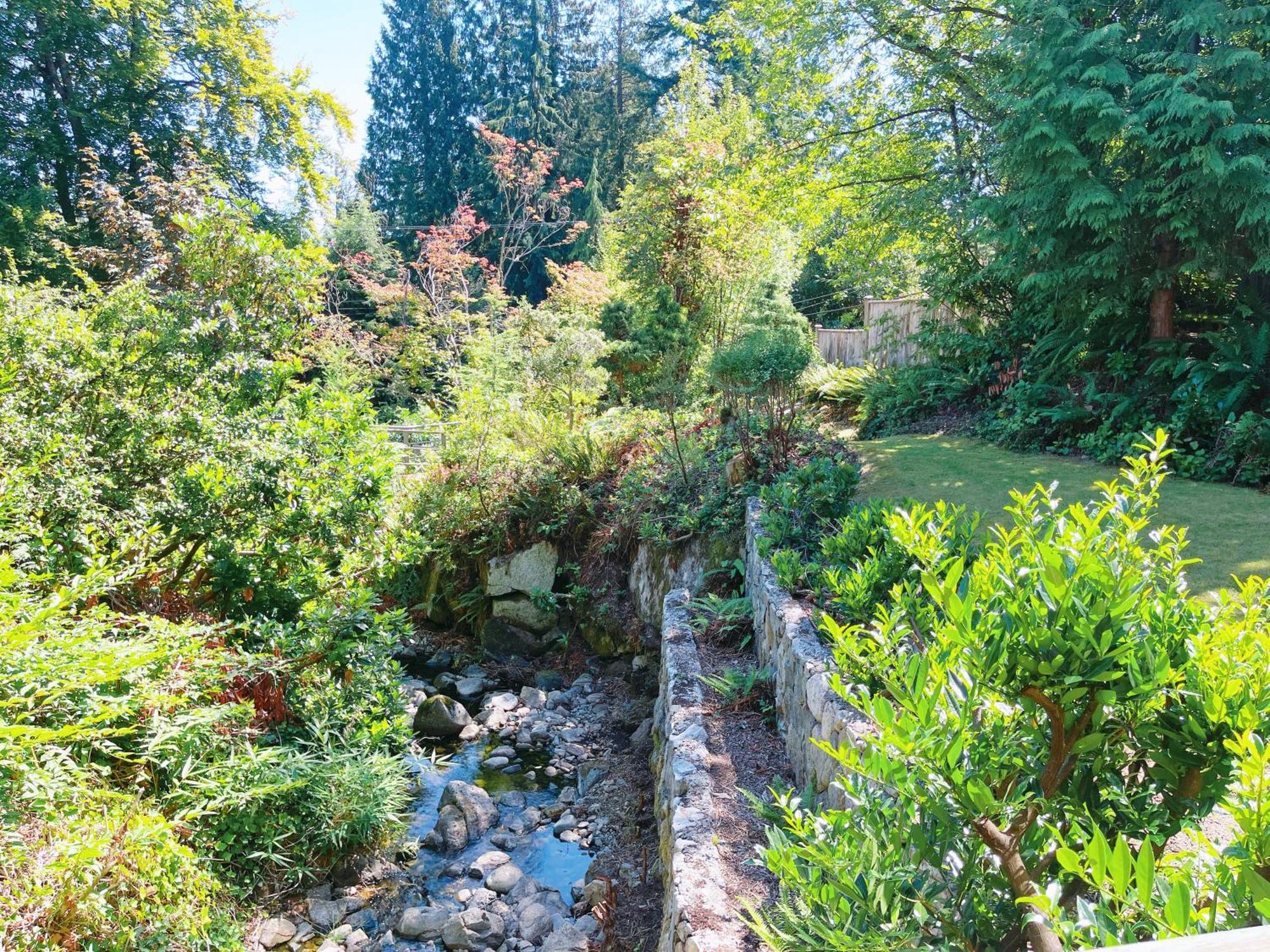 66 Creek Garden House Villa West Vancouver Exterior photo